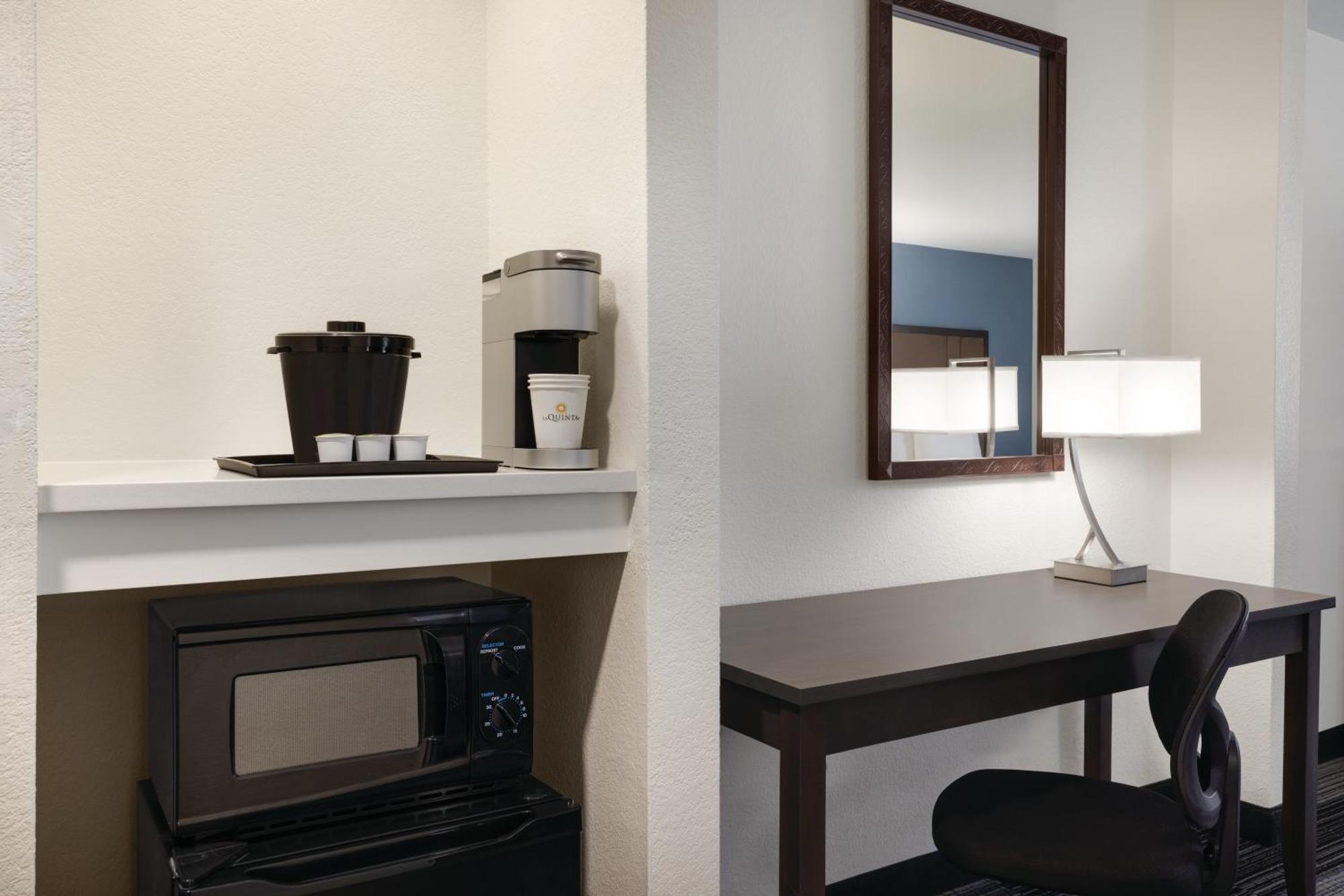 La Quinta By Wyndham Springfield Airport Plaza Hotel Kültér fotó