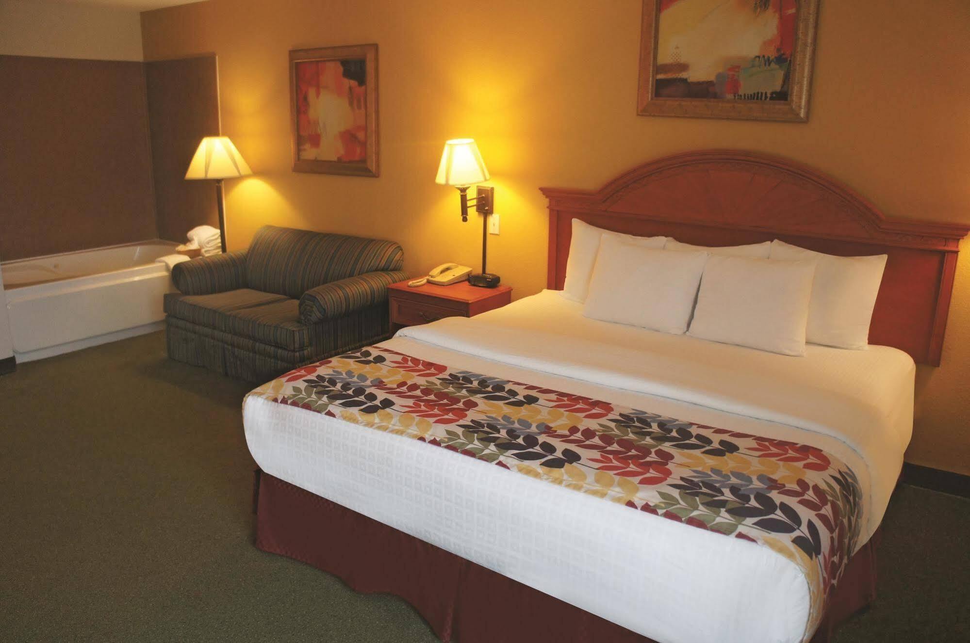 La Quinta By Wyndham Springfield Airport Plaza Hotel Kültér fotó